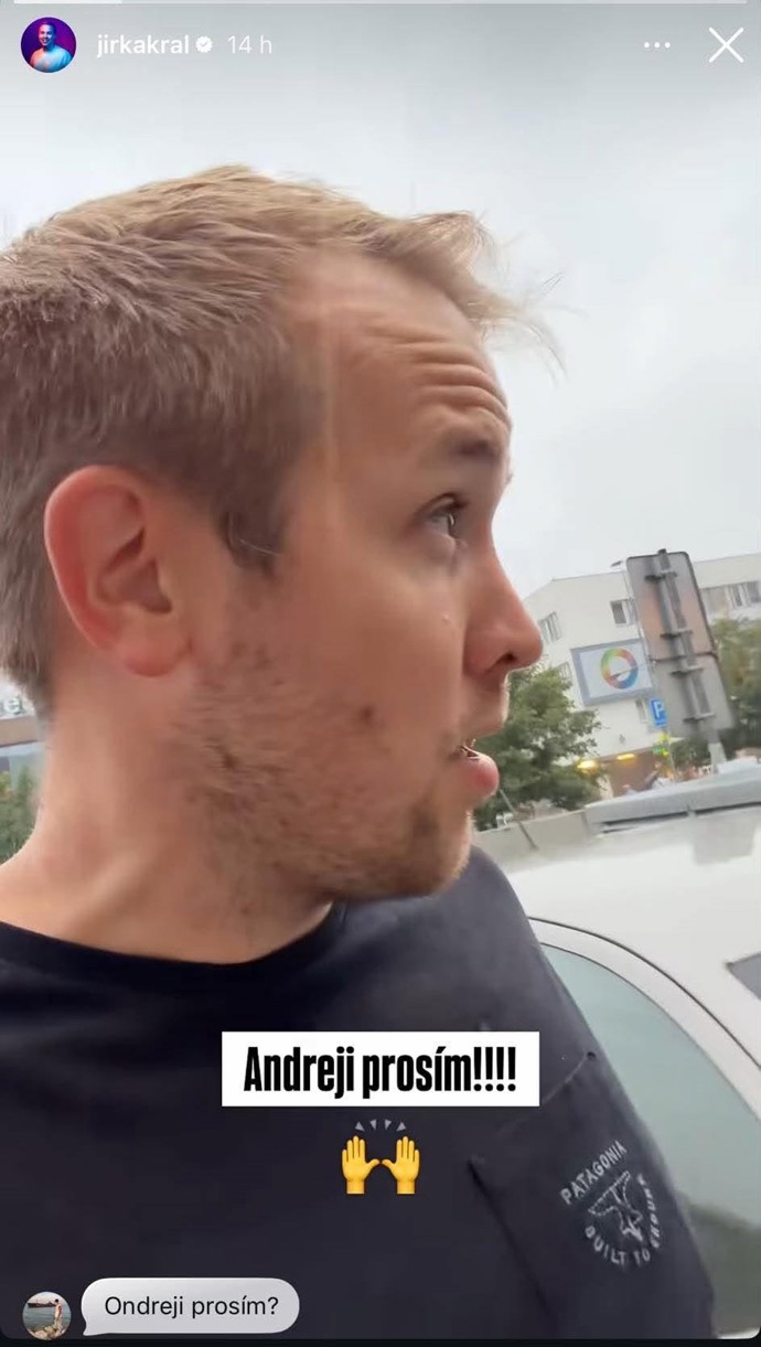 Jirka Král prosí Andreje Babiše aby se přestal modlit.