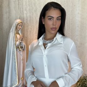 Georgina Rodríguez oblékla Gucci kostýmek.