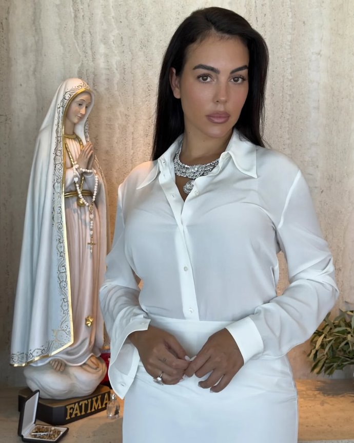 Georgina Rodríguez oblékla Gucci kostýmek.