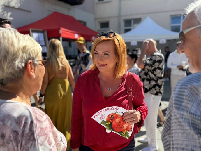 Alena Schillerová vyrazila na Slavnosti rajčat do Břeclavi.