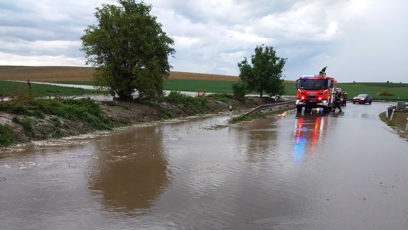 FOTO: Přívalový déšť zaplavil také silnice.