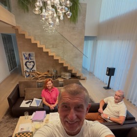 Andrej Babiš ukázal vnitřek své rezidence.