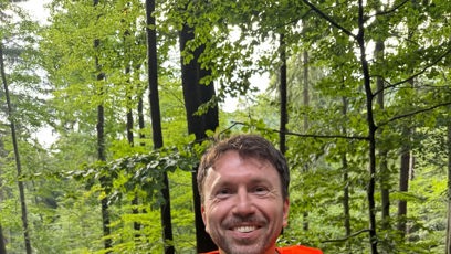 FOTO: Thom Artway měl autonehodu.
