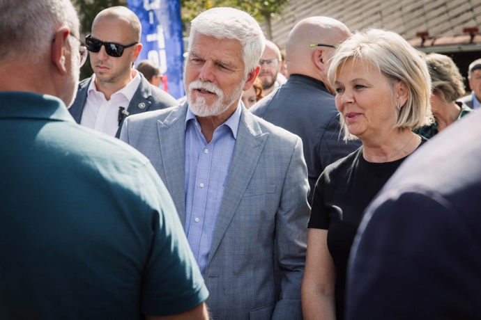 Prezident Petr Pavel zavítal s manželkou na veletrh země živitelka.