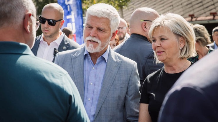 Prezident Petr Pavel zavítal s manželkou na veletrh země živitelka.
