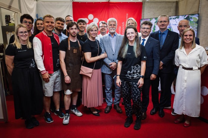 Prezident Petr Pavel zavítal s manželkou na veletrh země živitelka.