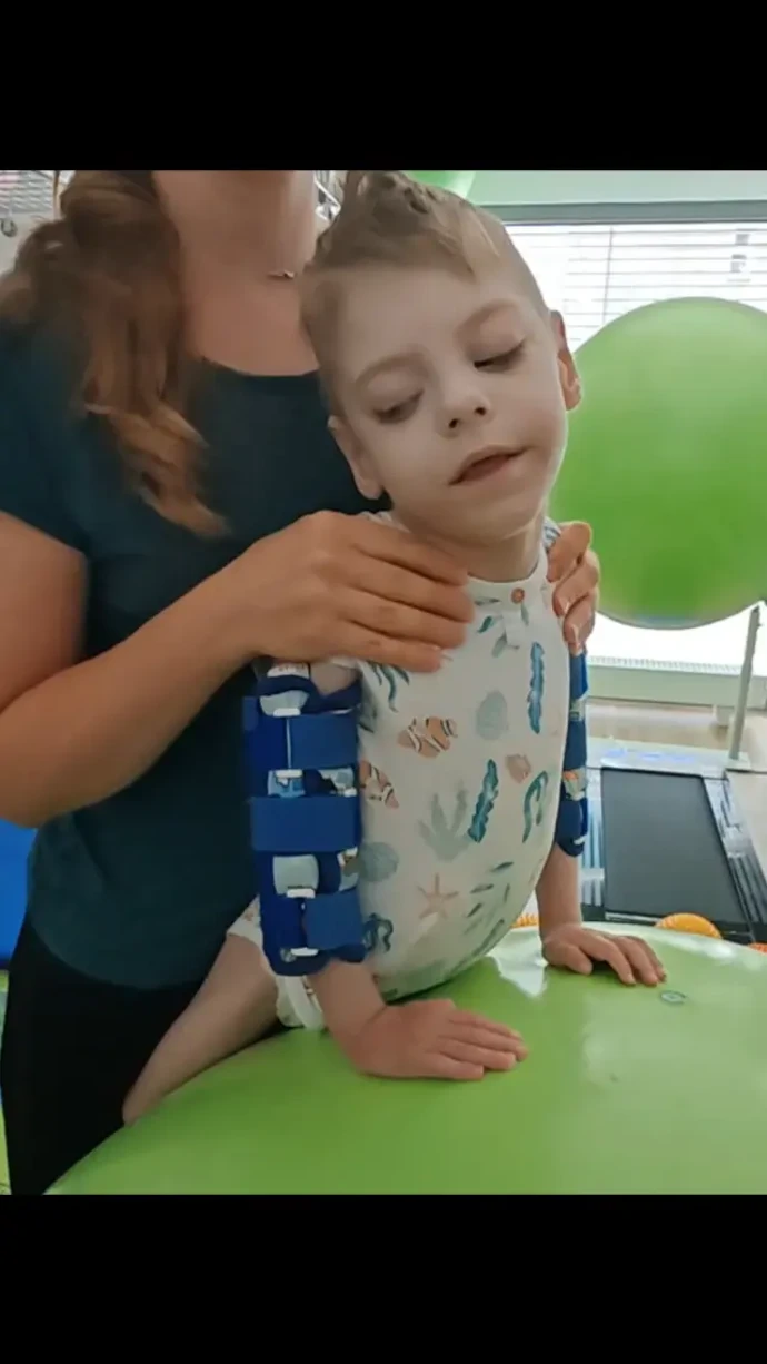 Michálek je v péči maminky. 