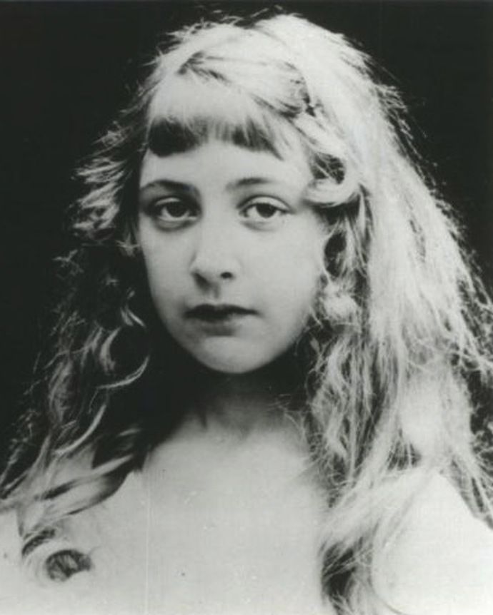Agatha Christie jako dítě, kolem roku 1900