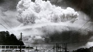 Ohnivé peklo v Nagasaki: Po explozi atomové bomby vysoká teplota strhávala lidem kůži z těla