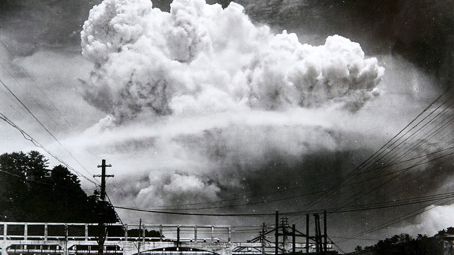 Ohnivé peklo v Nagasaki: Po explozi atomové bomby vysoká teplota strhávala lidem kůži z těla
