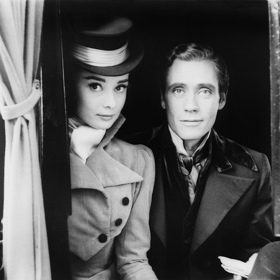 Hepburnová a Mel Ferrer při natáčení filmu Vojna a mír (1956) Hepburnová a Mel Ferrer při natáčení filmu Vojna a mír (1956)