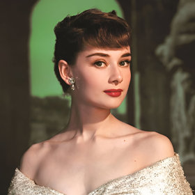 Hepburnová jako korunní princezna Anna v romantické komedii Prázdniny v Římě (1953) Hepburnová jako korunní princezna Anna v romantické komedii Prázdniny v Římě (1953)