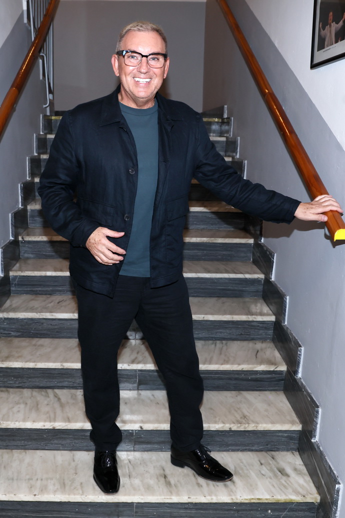 Stylista Kája Pavlíček vynesl černý bomber a petrolejové tričko. 
