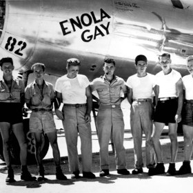 Posádka Enola Gay, která shodila atomovou bombu Little Boy na Hirošimu.