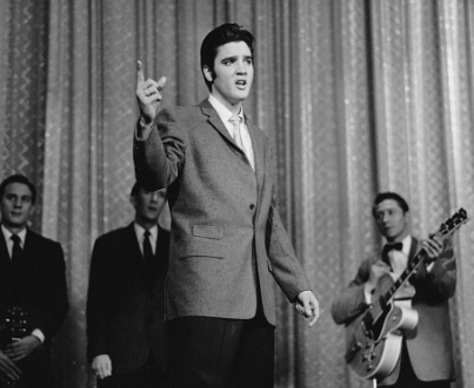 Ženy, sláva a závislosti: Jak Elvis Presley změnil svět hudby a ztratil kontrolu nad vlastním osudem Ženy, sláva a závislosti: Jak Elvis Presley změnil svět hudby a ztratil kontrolu nad vlastním osudem