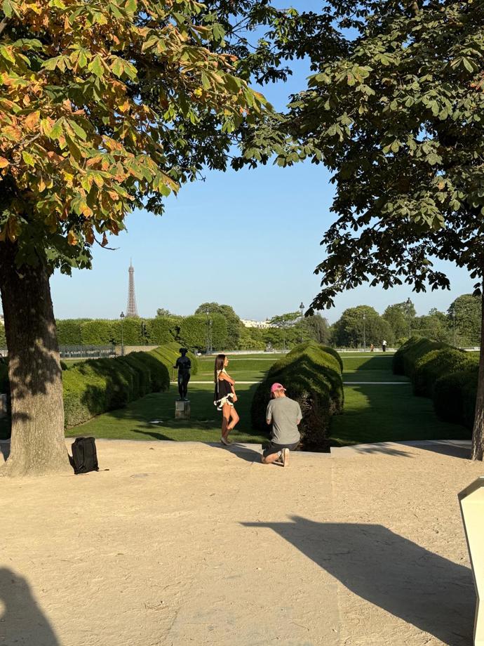 Mladá zpěvačka čerpala inspiraci v uličkách francouzské metropole.
