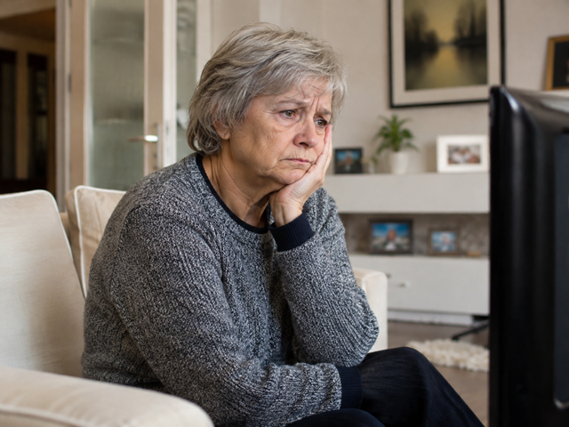 „Vnučka mi řekla, že jsem stará a nerozumím dnešnímu světu. Od té doby se bojím jí vůbec něco říct,“ svěřuje se Jindřiška (67)