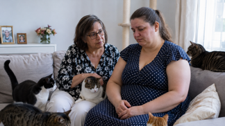 „Maminka si po rozvodu pořídila kočku, dnes se to vymklo kontrole a já nevím, co s tím,“ svěřuje se Veronika „Maminka si po rozvodu pořídila kočku, dnes se to vymklo kontrole a já nevím, co s tím,“ svěřuje se Veronika