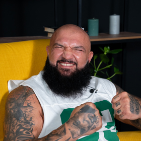 Profesionální zápasník Alex Cverna.