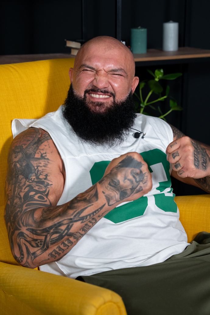 Profesionální zápasník Alex Cverna.