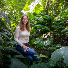 V pavilonu Indonéská džungle s vegetací u expozice orangutanů sumaterských
