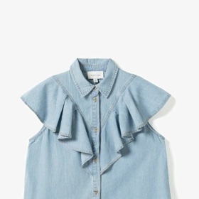 Odlehčený denim kraluje letošnímu létu: 3 outfity, které vám po 50 zalichotí a nestojí majlant
