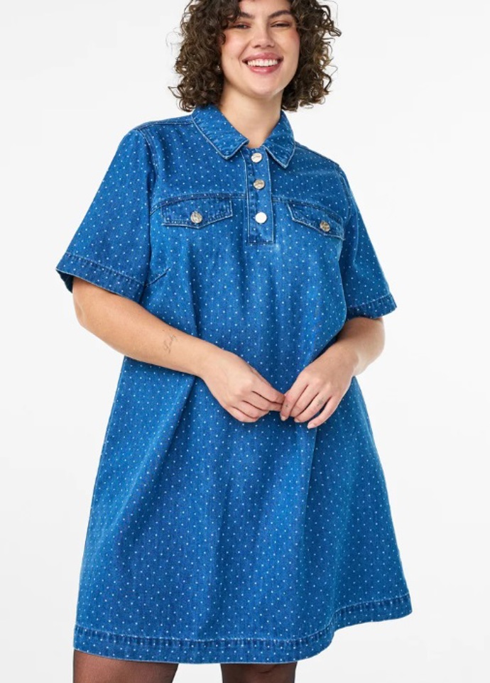 Odlehčený denim kraluje letošnímu létu: 3 outfity, které vám po 50 zalichotí a nestojí majlant Odlehčený denim kraluje letošnímu létu: 3 outfity, které vám po 50 zalichotí a nestojí majlant