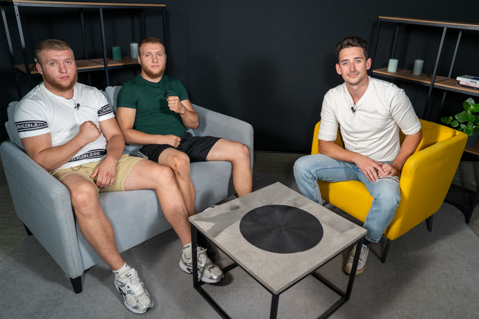 Extra host Maksym a Pavel Mikhalovovi 