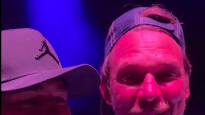 FOTO: Jaromír Jágr si s Vojtou Dykem zazpívali hit Proklínám