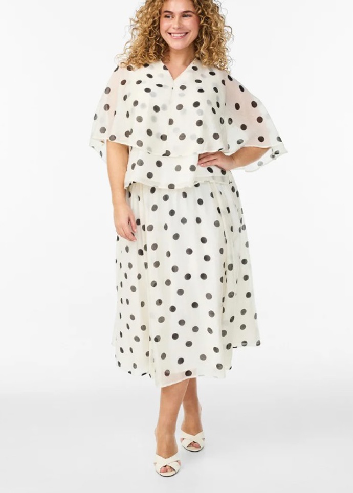 5 stylových kousků z výprodejů, které ocení ženy s velikostí plus size: Vedou široké nohavice a rafinované vesty 5 stylových kousků z výprodejů, které ocení ženy s velikostí plus size: Vedou široké nohavice a rafinované vesty