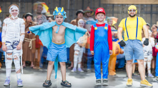 Nejlepší karnevalové masky festivalu na Hluboké: Nechyběl dospělý Mimoň ani dětský SuperMario a mumie