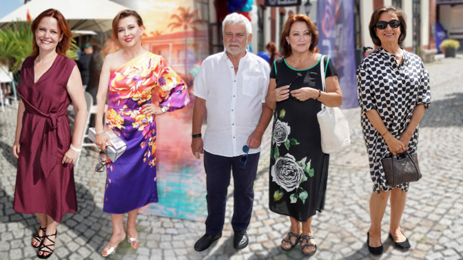 Módní policie z televizního večírku: Dana Morávková jakoby utekla z Love Islandu, štíhlá Kvízová dáma zářila ve vínové