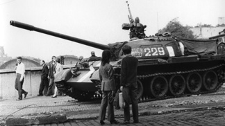 Kvíz: Boj o rozhlas i běžný život pod tanky. Co vše víte o srpnové okupaci 1968? 