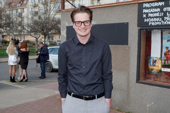 V civilu Libor rád obléká elegantní košile a společenské kalhoty.