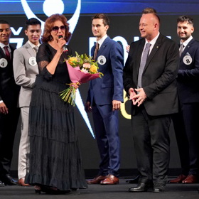 Saskia Burešová se při finále Muže roku objevila na pódiu.