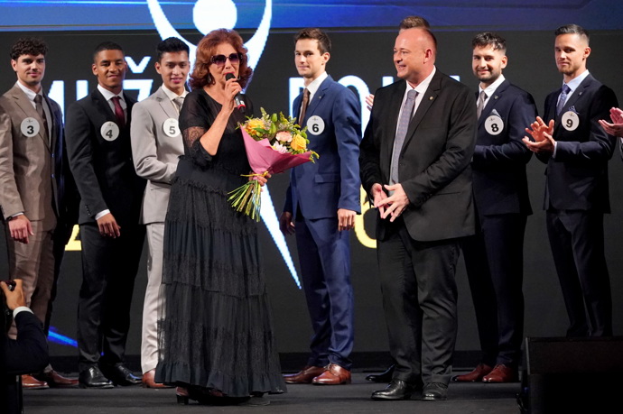 Saskia Burešová se při finále Muže roku objevila na pódiu.