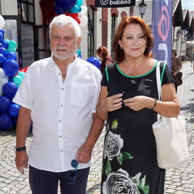 To, že květinový potisk nemusí vypadat jen sladce, potvrdila i herečka Zlata Adamovská.