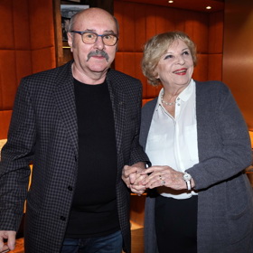 O svém muži mluví „Angelika" s humorem, že je dědek