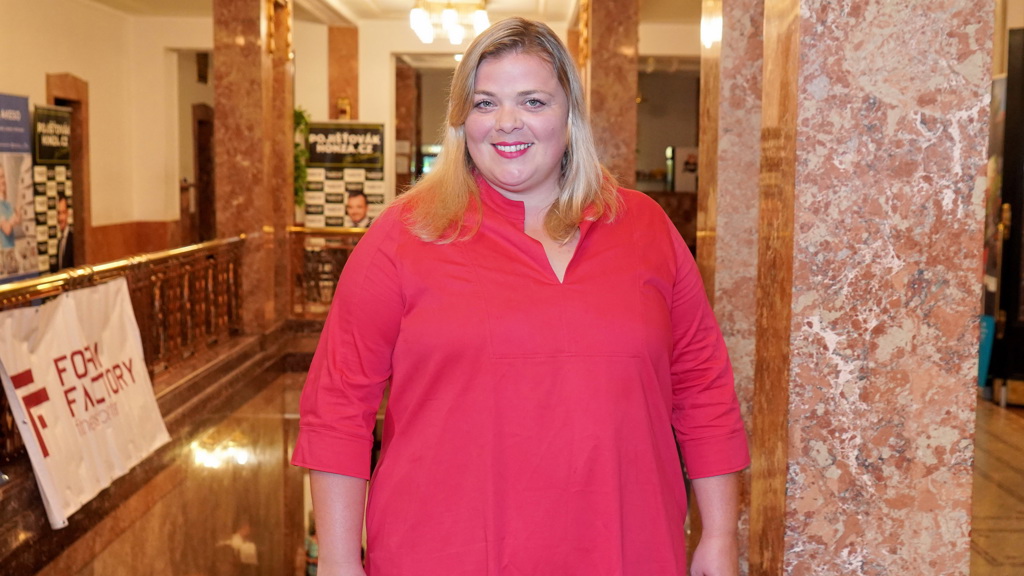 Herečka Lucie Polišenská pendluje mezi Prahou a statkem.