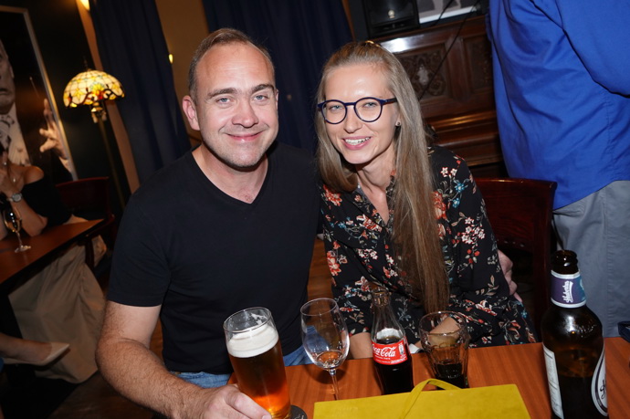 Po boku krásné partnerky září Jiří štěstím Po boku krásné partnerky září Jiří štěstím