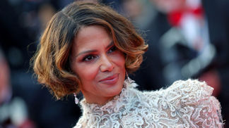 Dokonalá Halle Berry v 60 letech otevřeně mluví o proměnách ženského těla: Menopauzu ani cvičení neprožívá Dokonalá Halle Berry v 60 letech otevřeně mluví o proměnách ženského těla: Menopauzu ani cvičení neprožívá