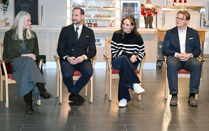 Královská rodina - nový král Haakon, Mette-Marit a jejich dvě děti, dcera Ingrid Alexandra a syn Sverre Magnus