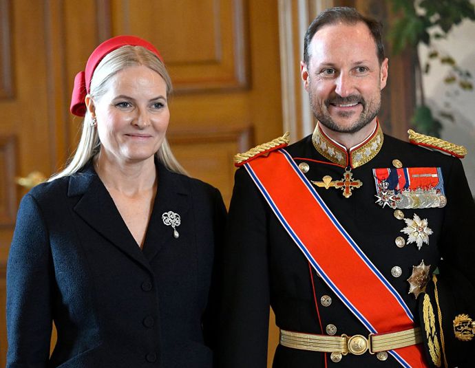 Novou norskou královnou se stává Mette-Marit, manželka dosavadního korunního prince Haakona.