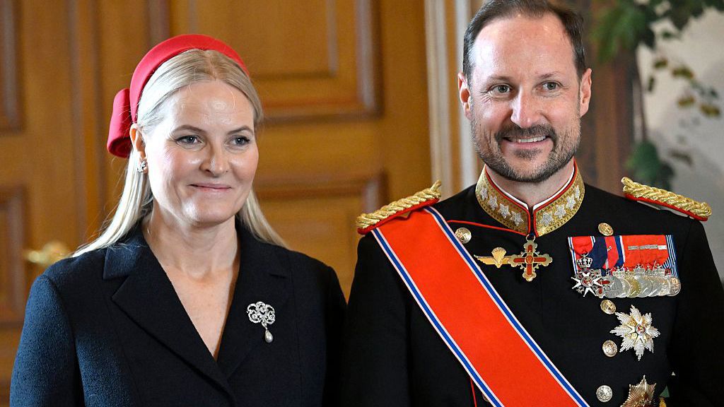 Novou norskou královnou se stává Mette-Marit, manželka dosavadního korunního prince Haakona.