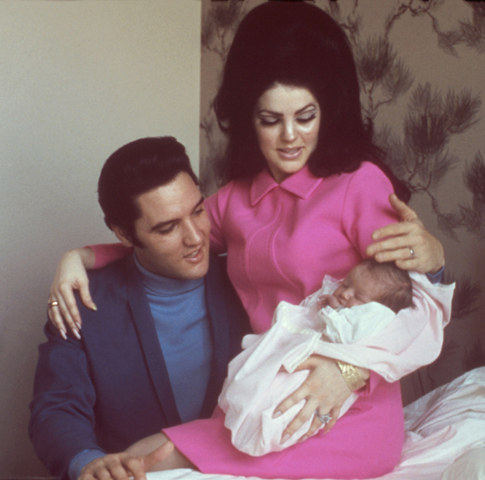Elvis s manželkou Priscillou a malou Lisou Marií Elvis s manželkou Priscillou a malou Lisou Marií