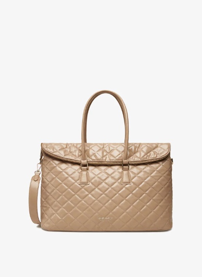 Coco Chanel by letos oslavila 143. narozeniny: Kabelky podle ní jsou v módním světě stálicí a milují je ženy každého věku