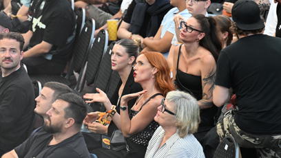 FOTO: Herečka Hana Vagnerová prožívala souboje naplno a v hledišti předváděla jednu bláznivou grimasu za druhou.