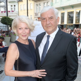  Manželka Miroslava Donutila a její módní triky pro ženy 60+: Jednodušší a úspornější modely vyhrávají nad rozparky a výstřihy 