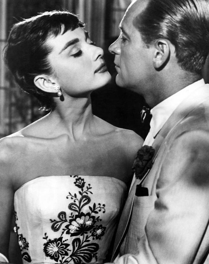 Hepburnová s kolegou Williamem Holdenem ve filmu Sabrina (1954)
