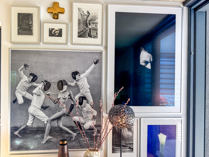 Víkendový dům Tomáše Třeštíka: Bílé stěny u něj nemají šanci. Interiér zaplnily fotografie, design i půlka pouťové labutě Víkendový dům Tomáše Třeštíka: Bílé stěny u něj nemají šanci. Interiér zaplnily fotografie, design i půlka pouťové labutě